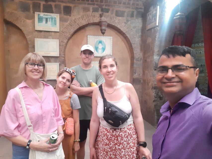 Old Delhi: Spices, Heritage and Bazaars Walking Tour - Getting your bearings at Jama Masjid Metro Gate 1