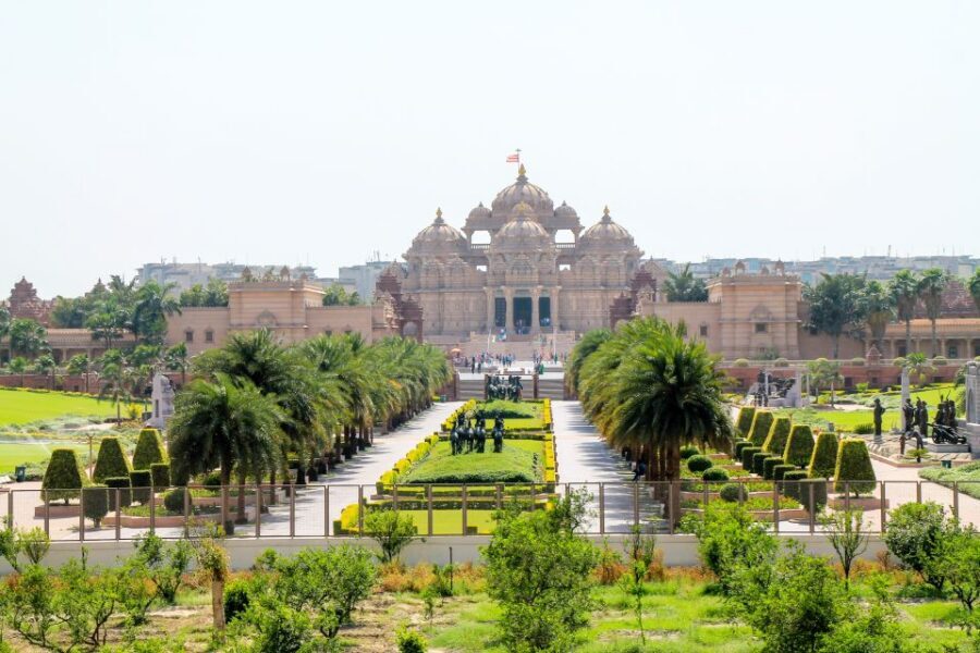Old Delhi Temples and Spiritual Sites Private 6-Hour Tour - Transport that matters in Delhi: AC, timing, and line-skipping