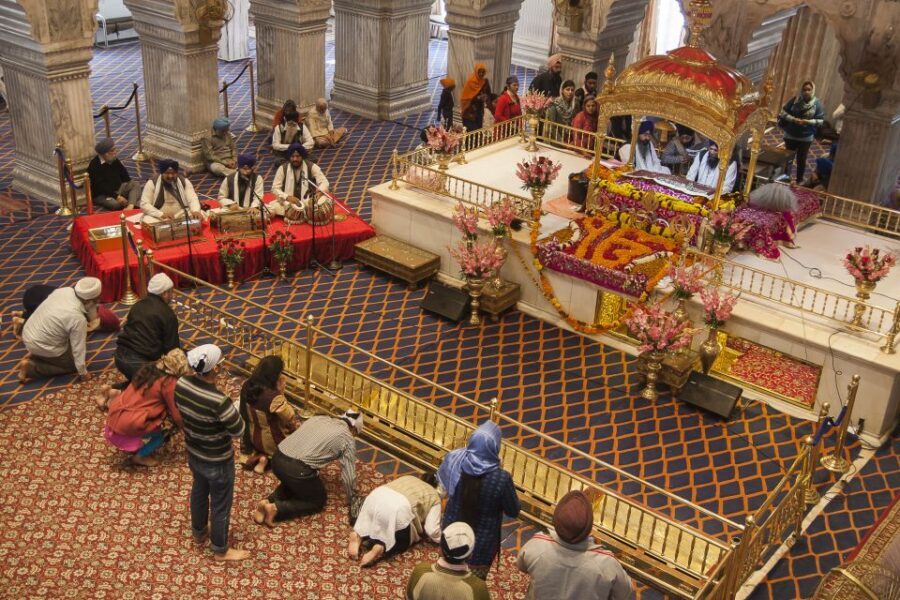 Old Delhi Temples and Spiritual Sites Private 6-Hour Tour - Akshardham (Swaminarayan Akshardham): modern faith, big scale