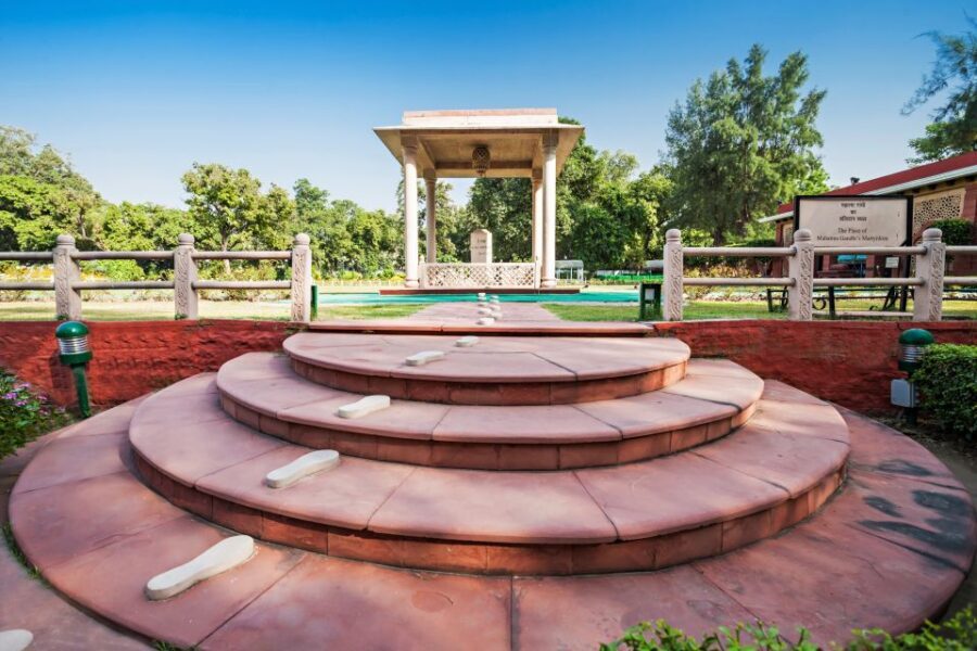 Old & New Delhi City Tour – Half or Full Day Options - New Delhi tour: stepwells, Mughal gardens, and Lotus Temple calm