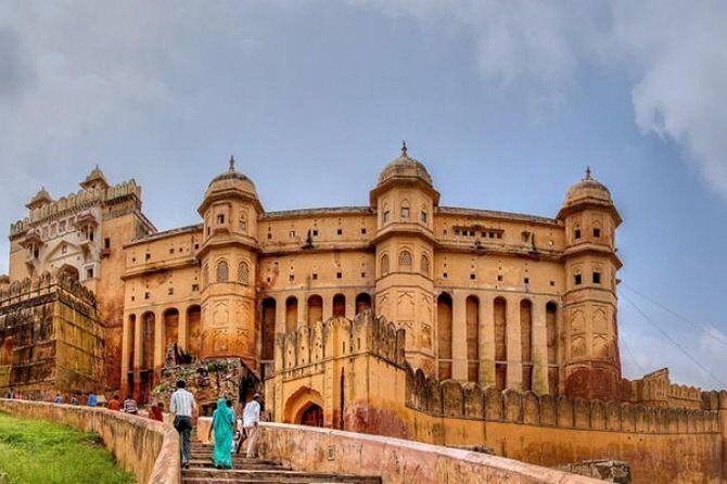 Private Full Day Tour of Jaipur with Guide - Jantar Mantar and Albert Hall: The Science Stop and the Museum Break