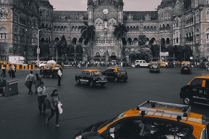 Private Tour in Mumbai Slum with Sightseeing - Jain Temple and Mani Bhavan: quiet stops with big ideas