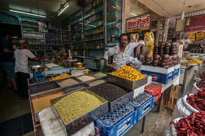 Ultimate Mumbai Full Day: Sights, Bollywood Dance, Lunch & Spices - Bollywood dance lesson: where the day turns playful